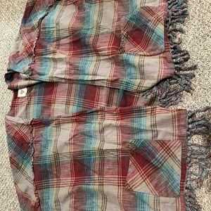 Billabong sleeveless shawl